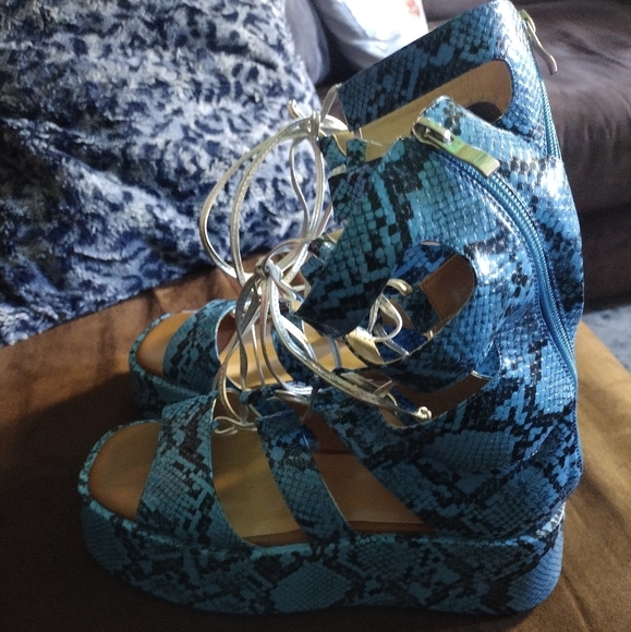 Blue Snakeskin Lace-Up Wedge Sandals - Picture 2 of 11